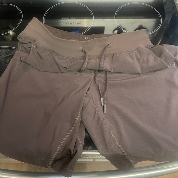 Lululemon T.H.E. Linerless Short 9” Size M - Picture 3 of 3